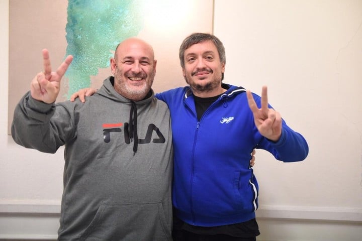 Máximo Kirchner junto a Santiago Cuneo, uno de los precandidatos que no participará de las generales de octubre.