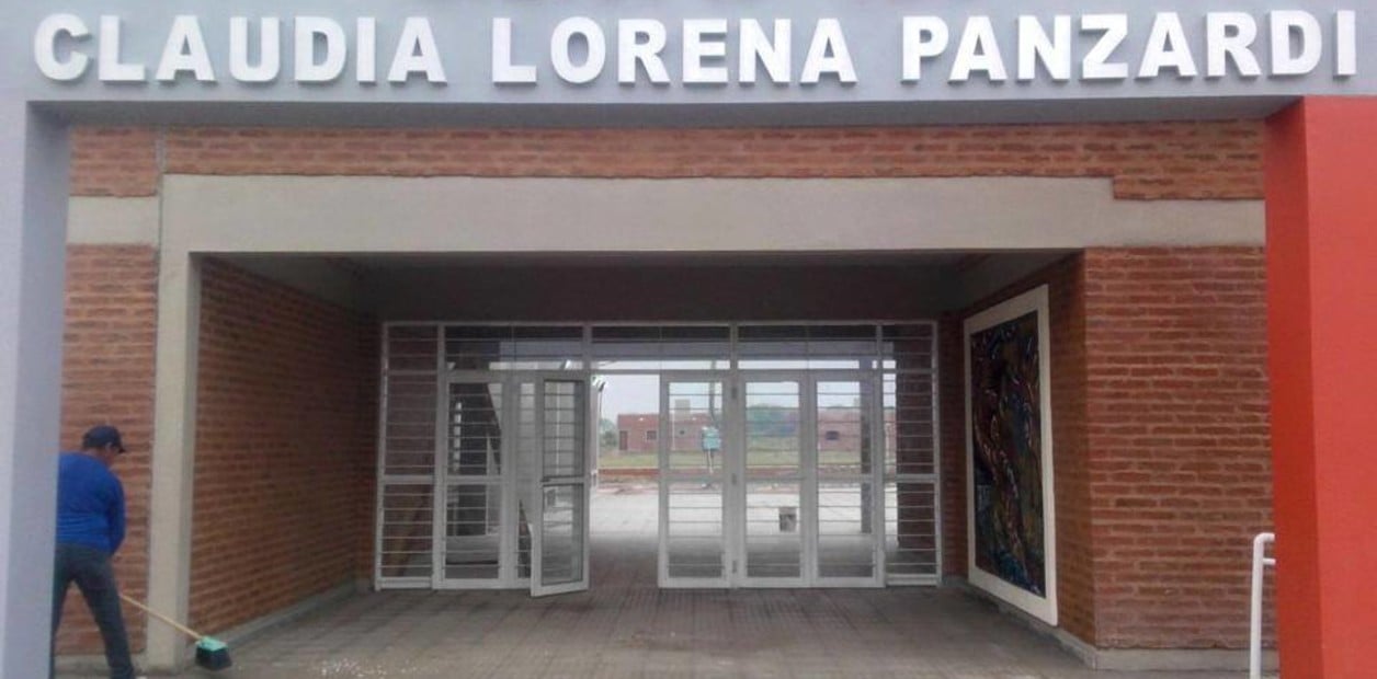 EES N° 128 "Claudia Lorena Panzardi", la escuela homónima a la candidata acusada de golpear a una fiscal