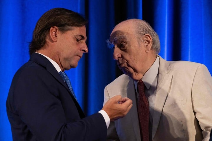 Julio María Sanguinetti y el actual presidente de Uruguay, Luis Lacalle Piu. Foto: Pablo porciuncula/AFP