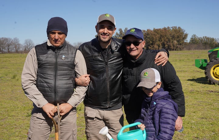 Abel Pintos, junto a sus socios. Foto Guillermo Rodriguez Adami.