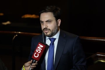 Ramiro Marra al llegar al búnker de La Libertad Avanza. Foto: Fernando de la Orden