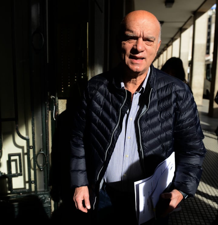 Néstor Grindetti ingresando a las oficinas de campaña de Patricia Bullrich. Foto: Luciano Thieberger